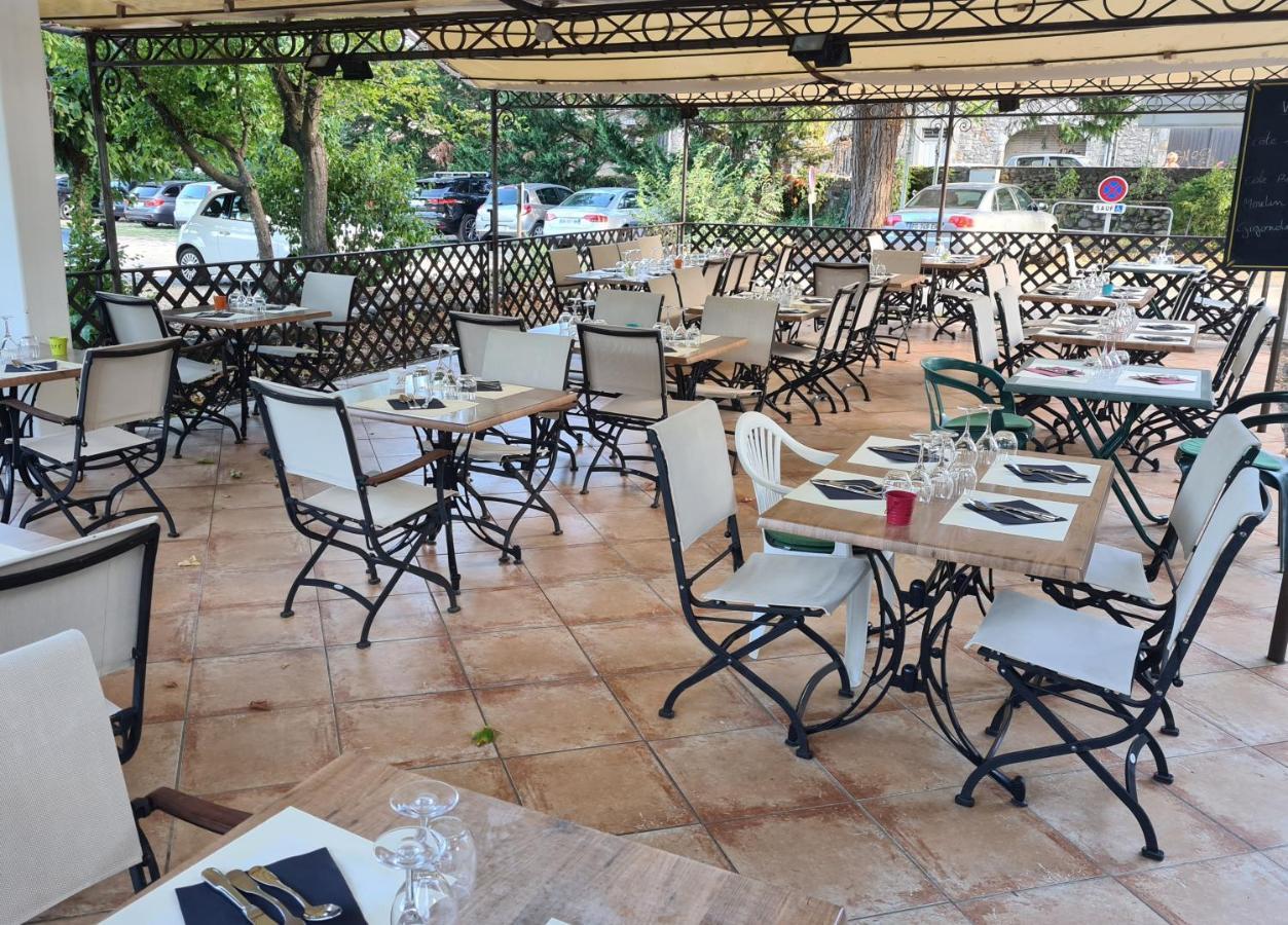 Logis Hotel Les Cedres Joyeuse Buitenkant foto