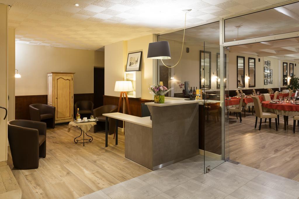 Logis Hotel Les Cedres Joyeuse Buitenkant foto