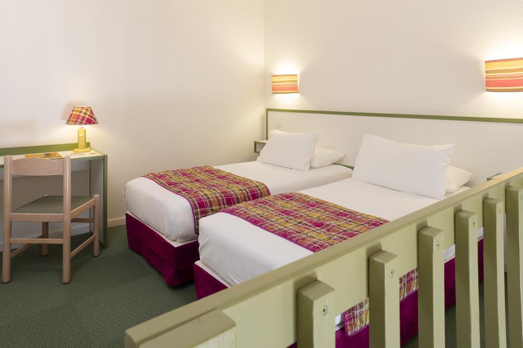 Logis Hotel Les Cedres Joyeuse Buitenkant foto