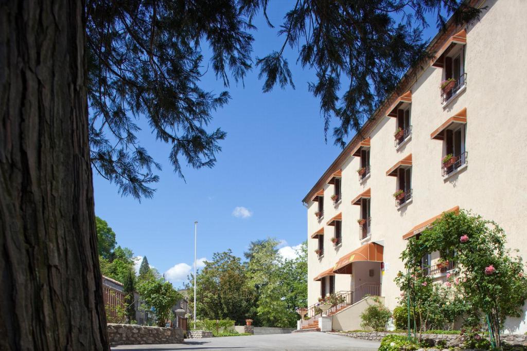 Logis Hotel Les Cedres Joyeuse Buitenkant foto