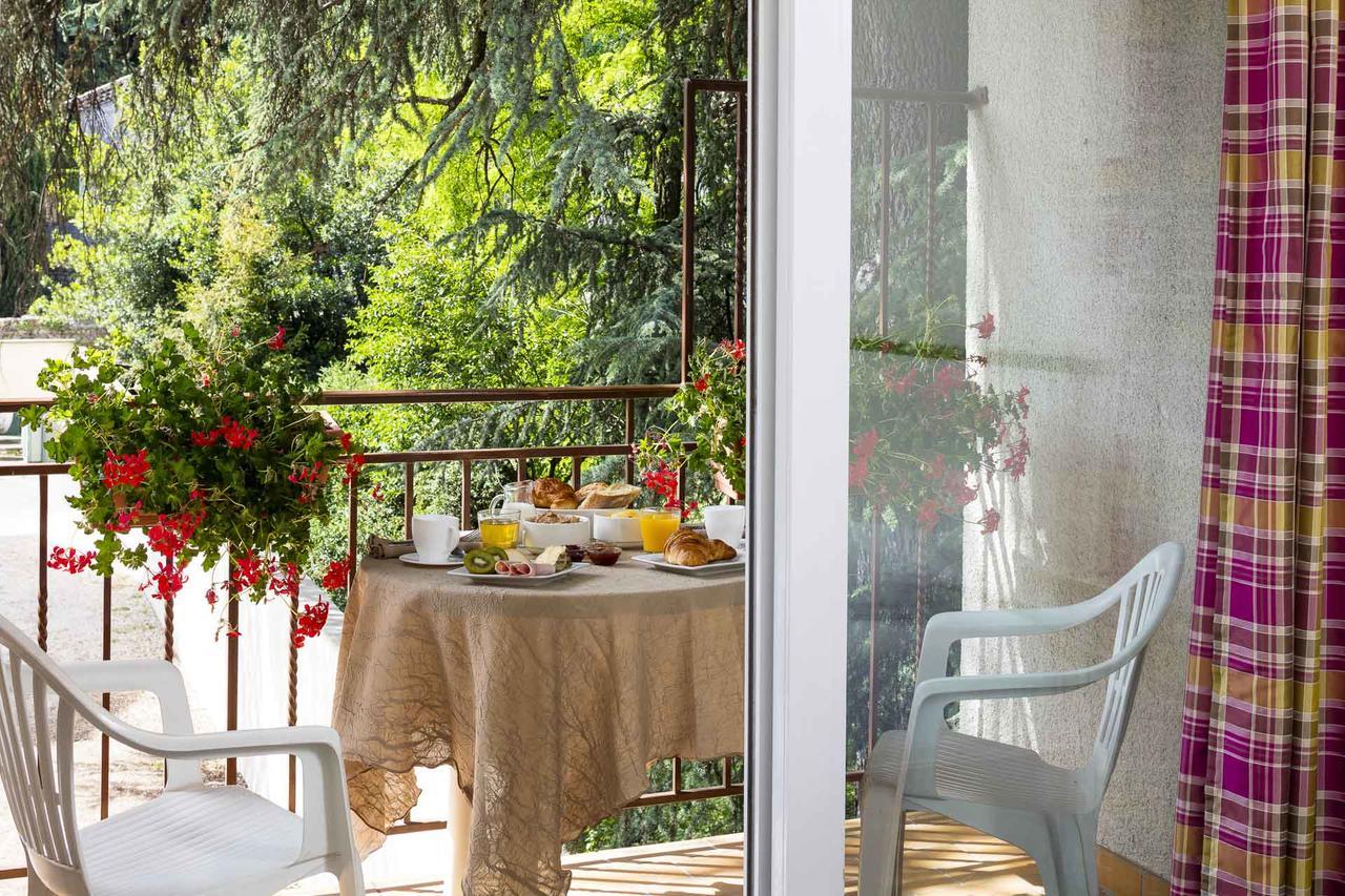 Logis Hotel Les Cedres Joyeuse Buitenkant foto