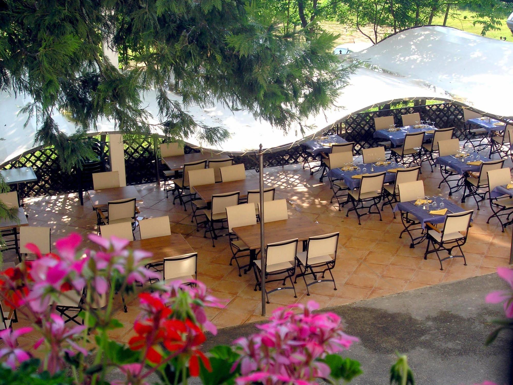 Logis Hotel Les Cedres Joyeuse Buitenkant foto