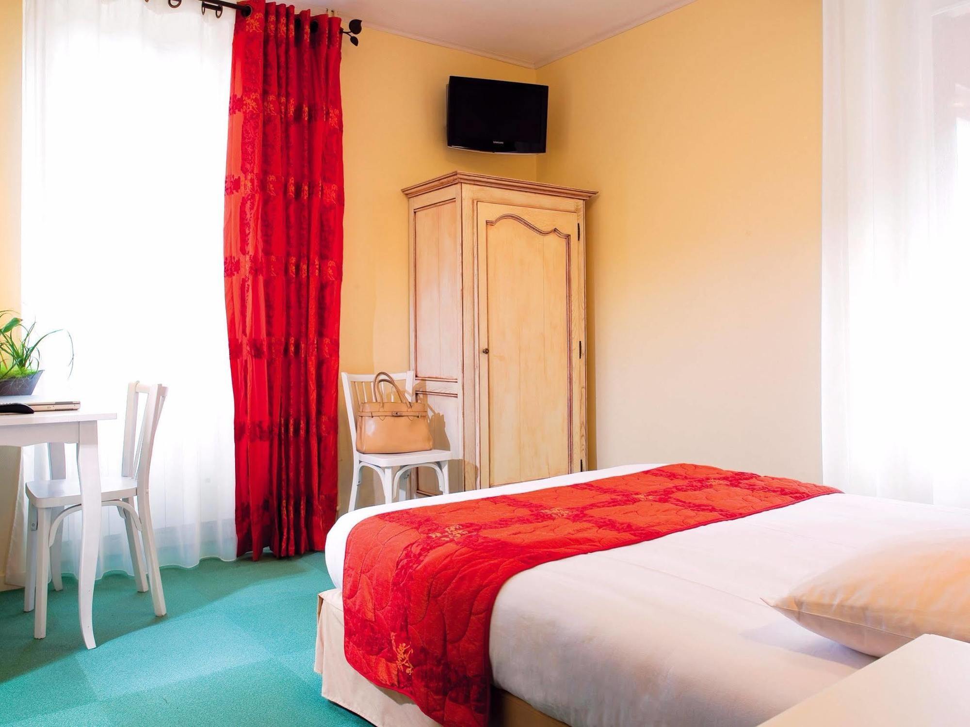 Logis Hotel Les Cedres Joyeuse Buitenkant foto