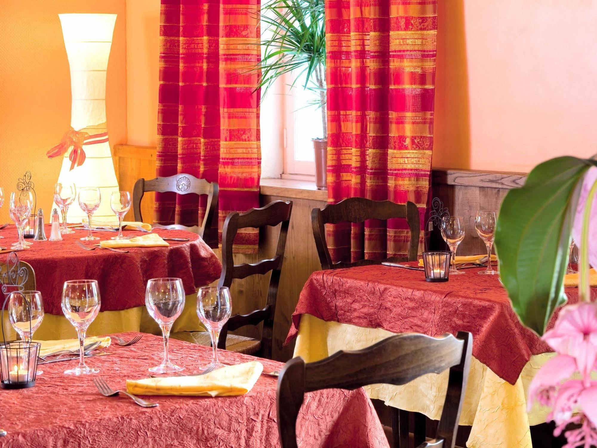 Logis Hotel Les Cedres Joyeuse Buitenkant foto