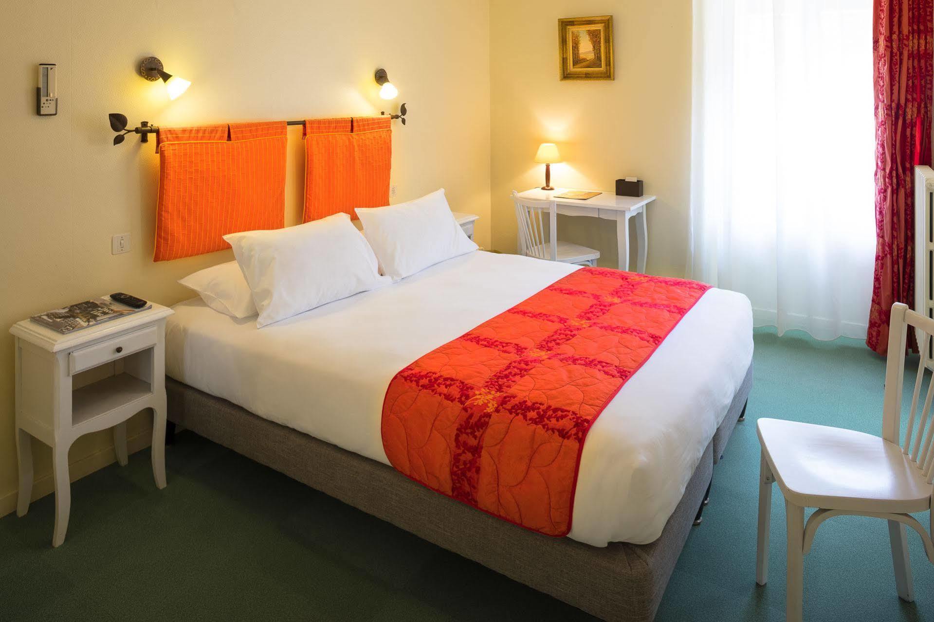 Logis Hotel Les Cedres Joyeuse Buitenkant foto